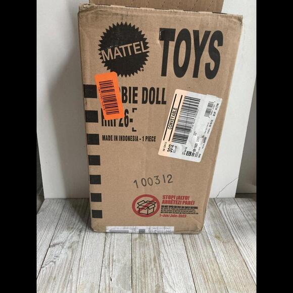 Barbie: The Movie Collectible Doll Margot Robbie as Barbie in Plaid Matching Set - Picture 6 of 9